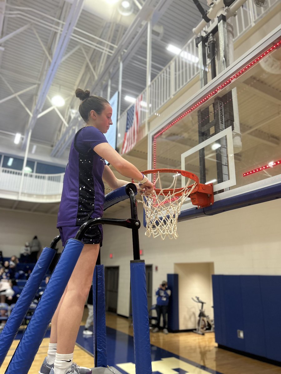 AsburyEagles's tweet photo. MIDEAST REGION CHAMPS‼️

@AsburyWHoops defeats Oakland City 81-78 to become @thenccaa Mideast Region Champions🙌🏼
•
Asbury forced Oakland City to 28 turnovers, Camryn Preston led the team with 24 points, and Makiya West secured 7 assists 🤯
•
See you next week @thenccaa Nationals👀

#TeamAU || #ServeTrainCompete