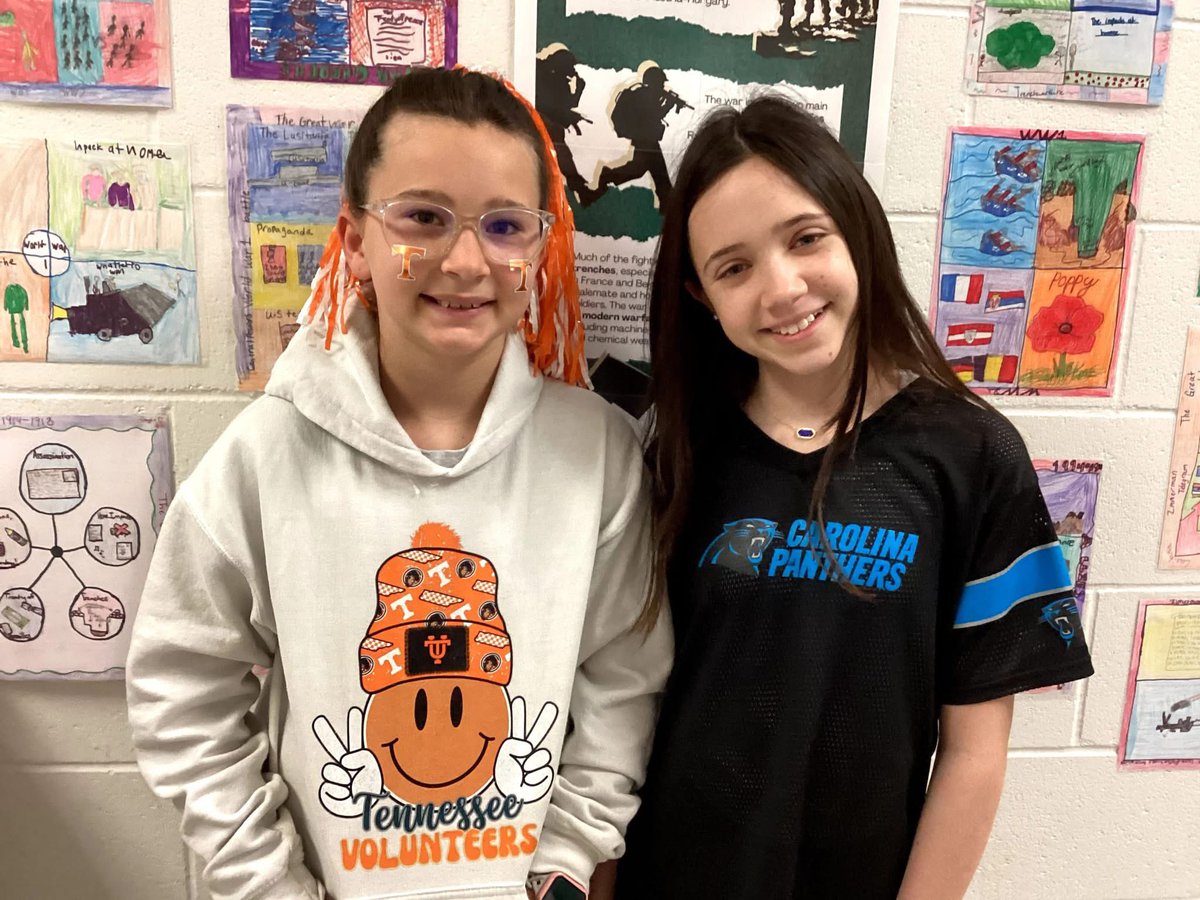 LarneElementary's tweet photo. Kick off a great weekend of reading! Today was school or team spirit. Also, a big thank you to all the guest readers who read to our students this week! https://t.co/rVVOB0VBjj