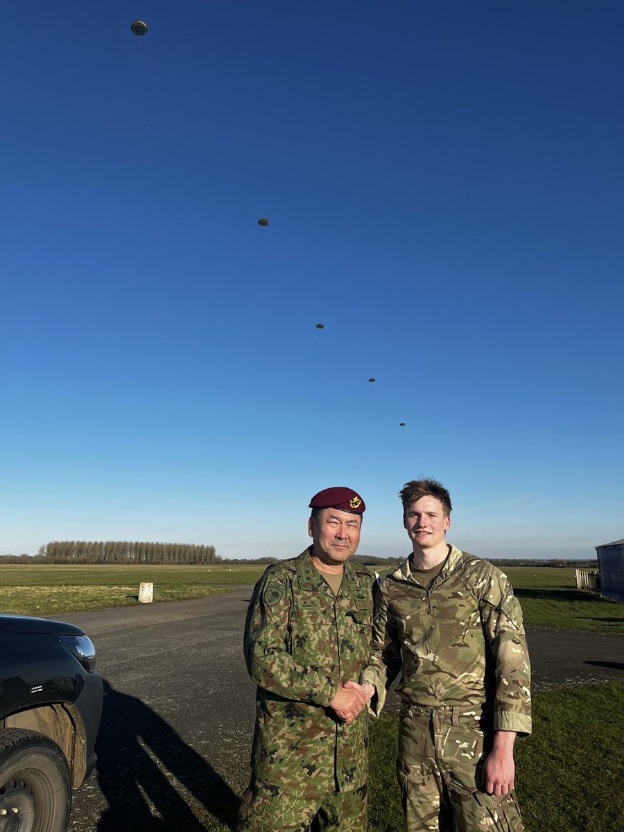 第1空挺団長は、イギリス出張においてキャタリック歩兵学校及び