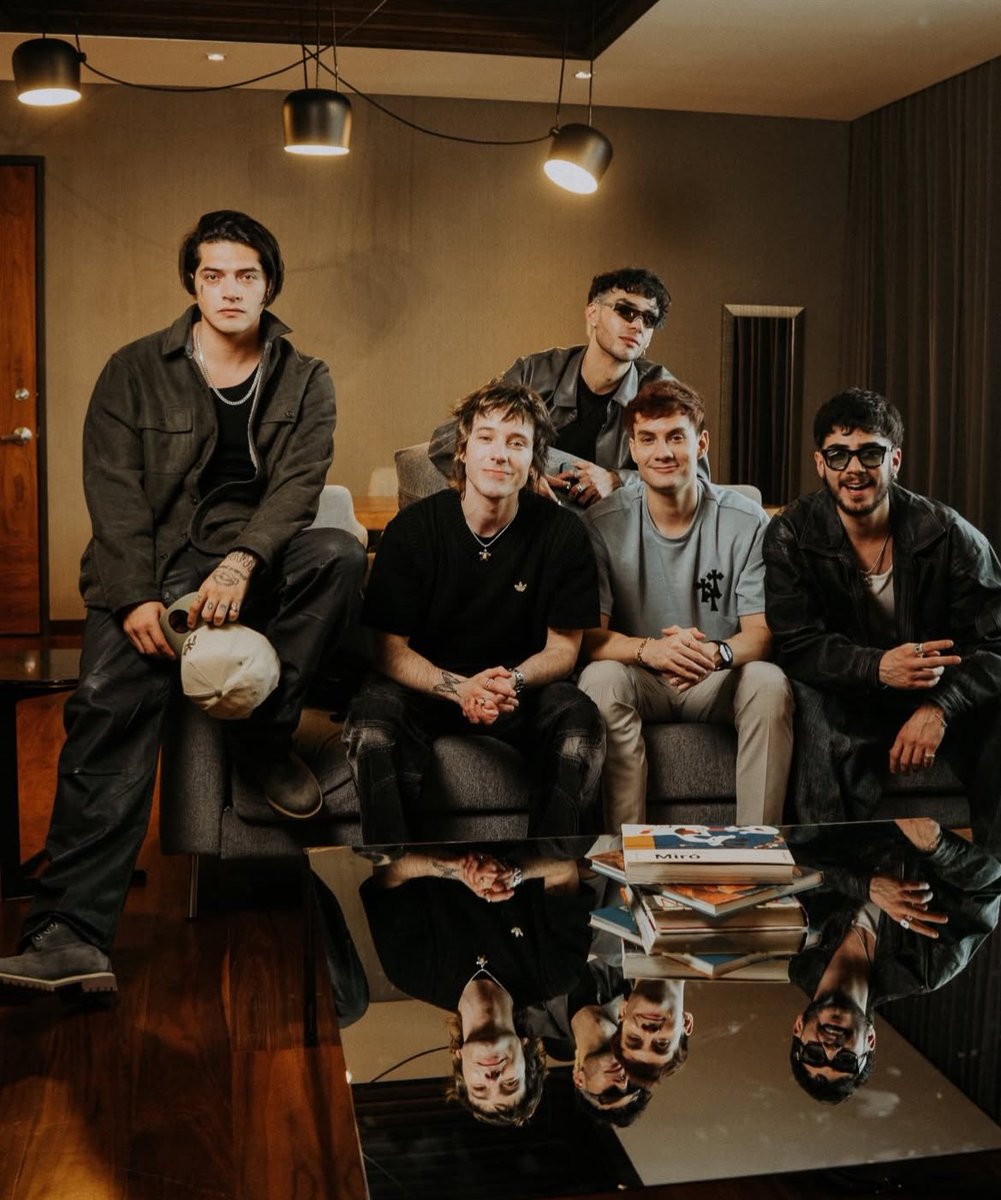 q bonitos ☹️ ni parece q ese mismo día grabaron un video deschongandose