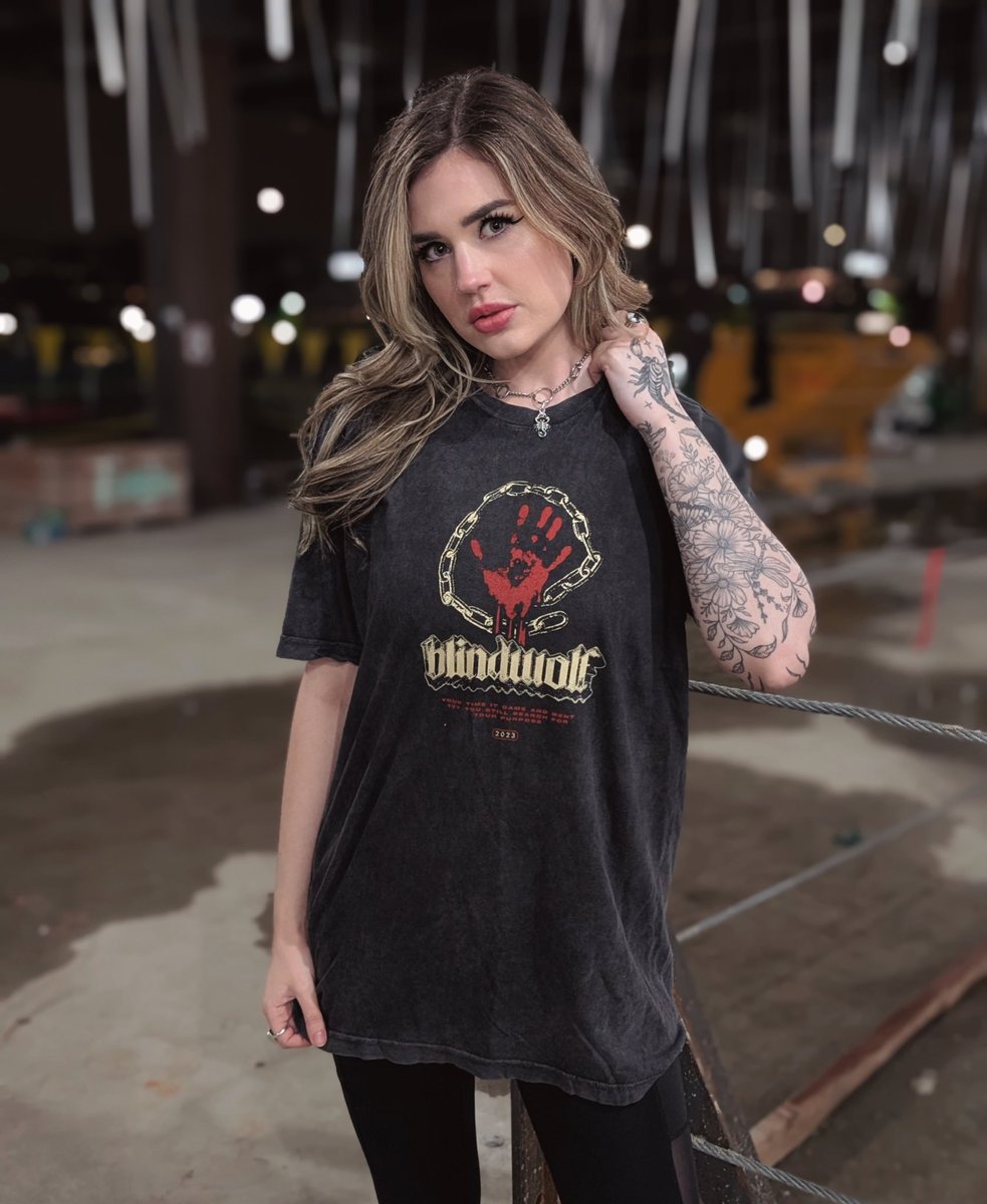 sentient_siren's tweet photo. Modeled some new merch for @blindwolfband 🖤 https://t.co/xxcJ27uE2E