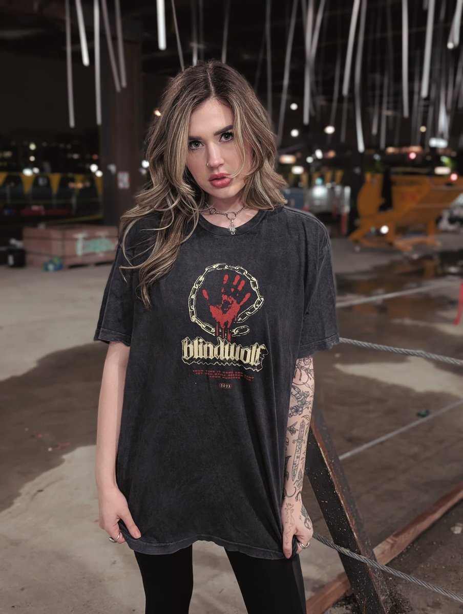 sentient_siren's tweet photo. Modeled some new merch for @blindwolfband 🖤 https://t.co/xxcJ27uE2E