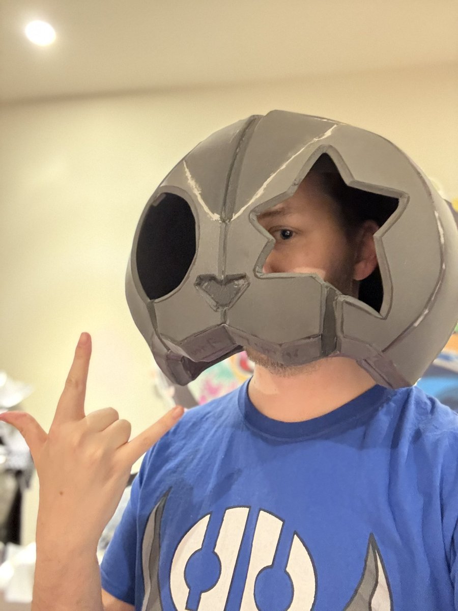 JoGiCos's tweet photo. Finished the base helmet now!!! I’m really proud of what I’ve done so far! #kamenrider #kamenriderGeats #kamenriderpunkjack #punkjack #cosplay #kamenridercosplay #cosplayfoam https://t.co/5xqpV3092j