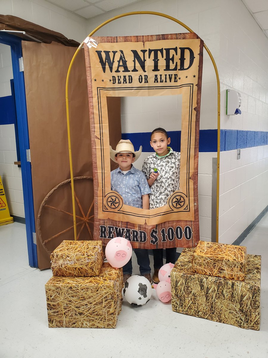 SMorales_Res's tweet photo. WANTED: Tiny Roadrunner Outlaws CRIME: Dazzling the crowd with their Western Day charm at Robert Rojas! 🤠👢🐮
#TeamSISD @SISD_ES @1red02 #WesternDay @Vvillanueva_RES
@jim_vasquez20 @JaimePinkynm @Bvara_RES @SArvizu_RES @SBaezMorale_RES https://t.co/xNrtzFyFdC