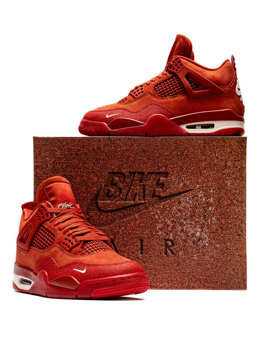 Sneaker News tweet media
