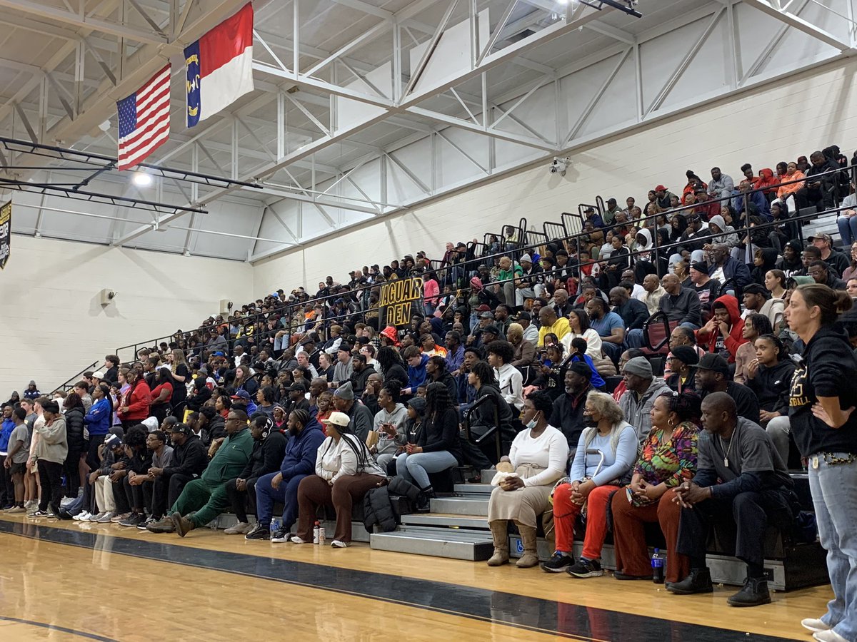 Box67Media's tweet photo. HALFTIME IN FARMVILLE!!
Farmville Central - 33
West Bladen - 34
Energy Is High In The Building!
#HSOT #HighSchoolOT #Box67 #Box67Media #FarmvilleCentral #WestBladen #NCHSAA https://t.co/KLAiy8qUwz