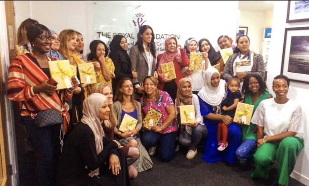MagaliDMathias's tweet photo. look at meghan's power. and the money still goes directly to the women of the hubb community kitchen π
#togethercookbook #WithLoveMeghan https://t.co/9jHdMbWWEB