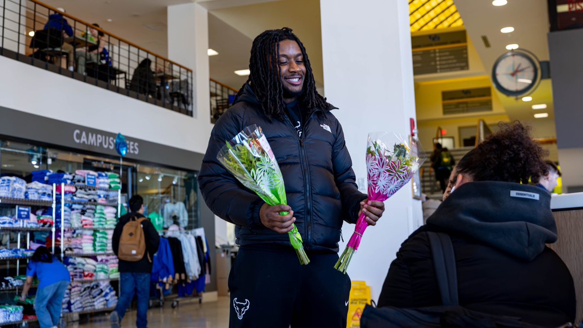 UB Football (@ubfootball) on Twitter photo 𝐖𝐡𝐚𝐭 𝐢𝐭’𝐬 𝐚𝐥𝐥 𝐚𝐛𝐨𝐮𝐭.
Shoutout to our guys for helping sell flowers to benefit <a href="/hospicebuffalo/">Hospice & Palliative Care Buffalo</a> on campus this afternoon.
#UBhornsUP🤘 | #BullMarket📈 𝐖𝐡𝐚𝐭 𝐢𝐭’𝐬 𝐚𝐥𝐥 𝐚𝐛𝐨𝐮𝐭.
Shoutout to our guys for helping sell flowers to benefit <a href="/hospicebuffalo/">Hospice & Palliative Care Buffalo</a> on campus this afternoon.
#UBhornsUP🤘 | #BullMarket📈