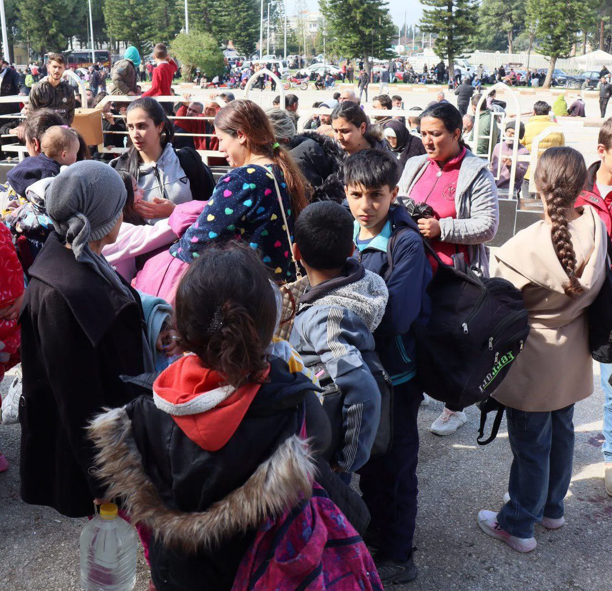 ianmiles's tweet photo. The Russians are giving shelter to the Christian, Druze and Alawite women and children at the Hmeimim Airbase in Syria. Whoever they can save, really. https://t.co/84eRZVDsOe