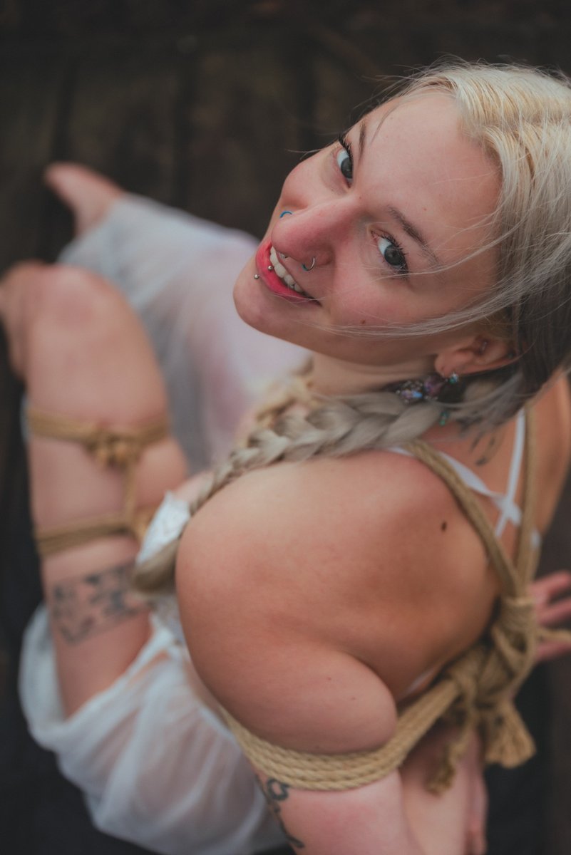 Sitting on the dock...
w/ <a href="/WillowxWolfe/">🗡️ Willow Wolfe 💫</a> 
#shibari #ropebondage #kinbaku