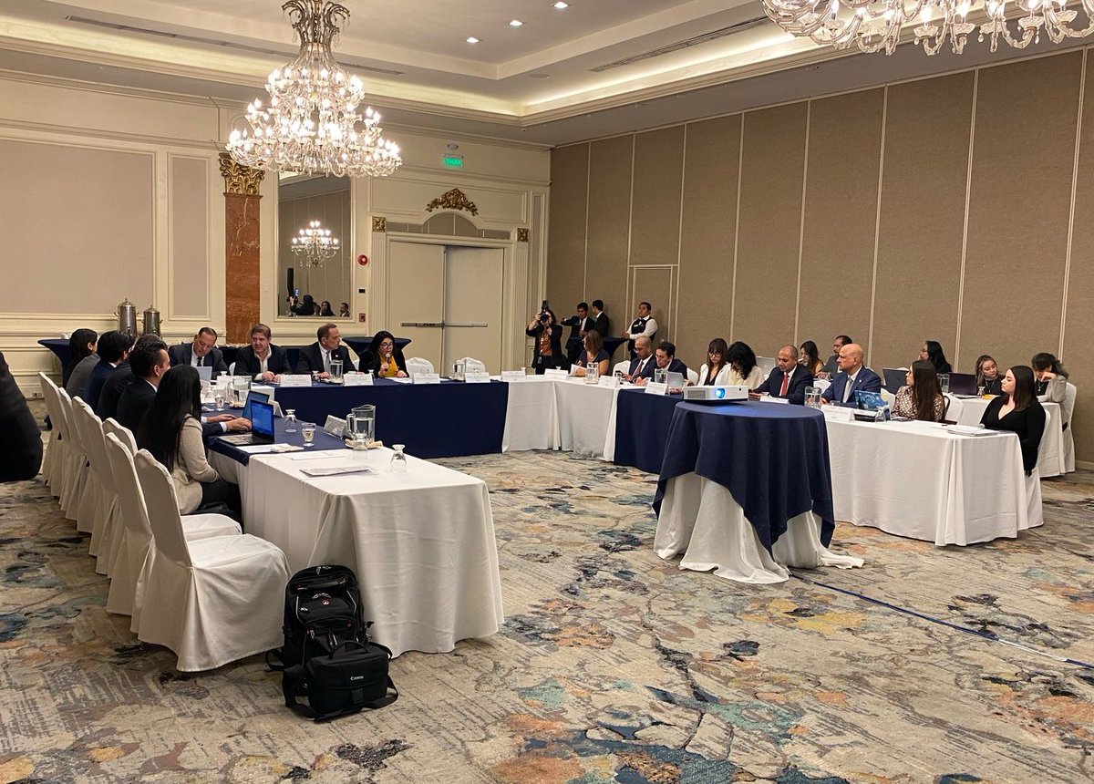 CACIFGuatemala's tweet photo. 🤝 La reunión conjunta entre la Comisión Ejecutiva del Proyecto Mesoamérica y el Consejo Empresarial Mesoamericano marca un hito histórico, tras la última reunión en 2019. Un avance clave hacia el fortalecimiento de la cooperación regional y el desarrollo económico. 

¡Un paso firme hacia la prosperidad compartida!

#IntegraciónMesoamericana #CrecimientoRegional