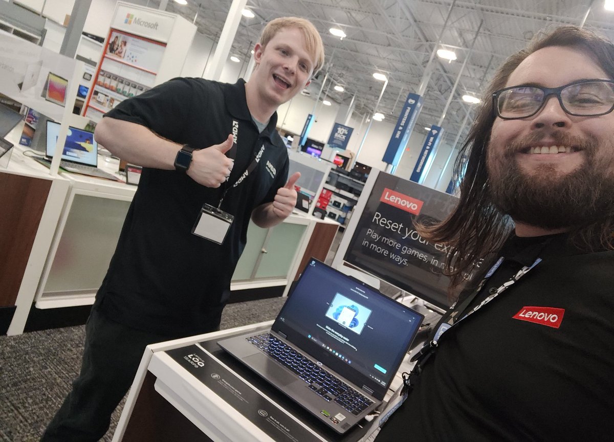 JohnLenovoThink's tweet photo. What a week going over the amazing deals we have with AMD and training on the amazing Lenovo yoga 7i Intel aura laptops we have #WeAreLenovo #premiumstars https://t.co/2SJS1WNuC2