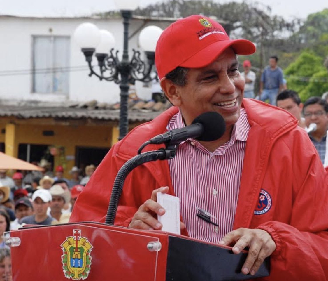 HectorYunes's tweet photo. Hoy es el cumpleaños de un extraordinario veracruzano y un estupendo gobernador: Fidel Herrera, el "tío Fide". https://t.co/rHVujPbxAC