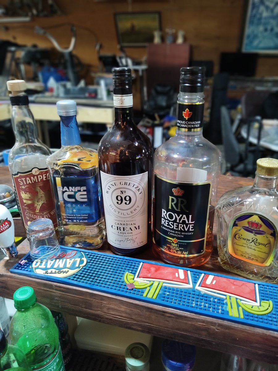 Sorry yanks your on the bench, send in the Canadiens! #CanadaStrong