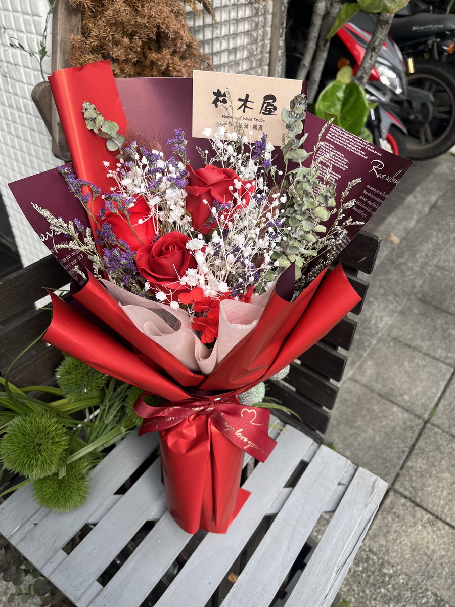 DCecHunts's tweet image. 毎年3月8日は、経済、政治、社会の分野で女性が果たした重要な貢献と偉大な功績を祝うために制定された祝日です。 💖🌺