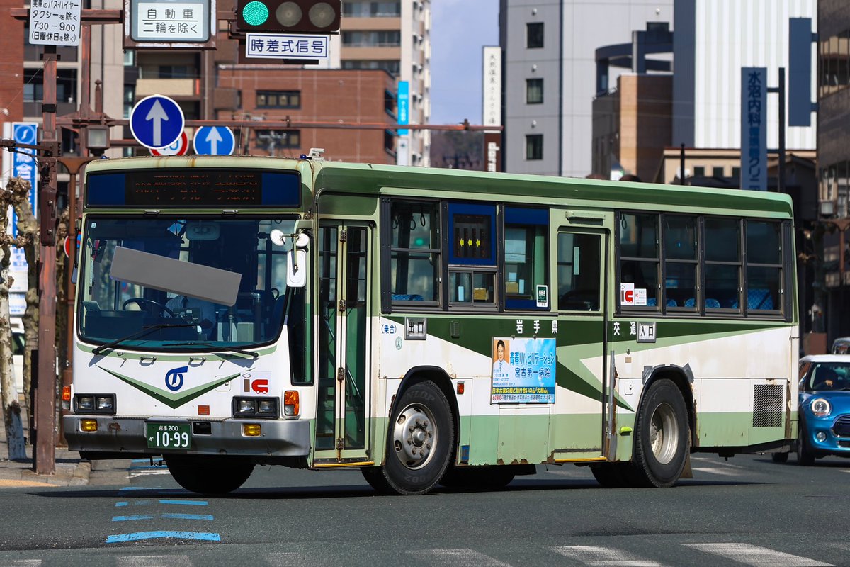 no_step_bus's tweet photo. 2025/3/7
岩手県交通
岩手200か935
岩手200か1099
岩手200か938
岩手200か1299
U-LV324K

元国際のU-LVが比較的動いてましたがKC-LVは全然動いてませんでした。 https://t.co/Z3bcEXRsLP