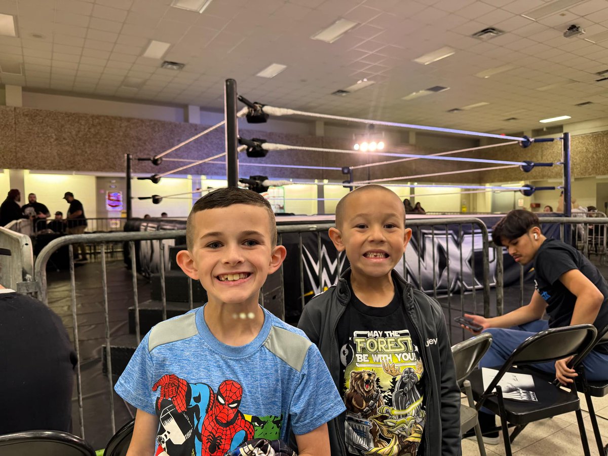 CarlosStoneking's tweet photo. GUVE IT UP FOR FOR WYATT AND NOAHS FIRST NXT EVENT #NXTJACKSONVILLE #NXT #FANOFTHENIGHT https://t.co/YwXiF1Qe0q