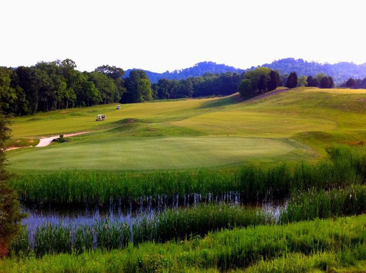 KYGolfHoles's tweet photo. Google Earth images of Kentucky mountain golf continued. Up next, a short list must play one for me. Sag Hollow in Booneville. https://t.co/5cQBwDRv3Y