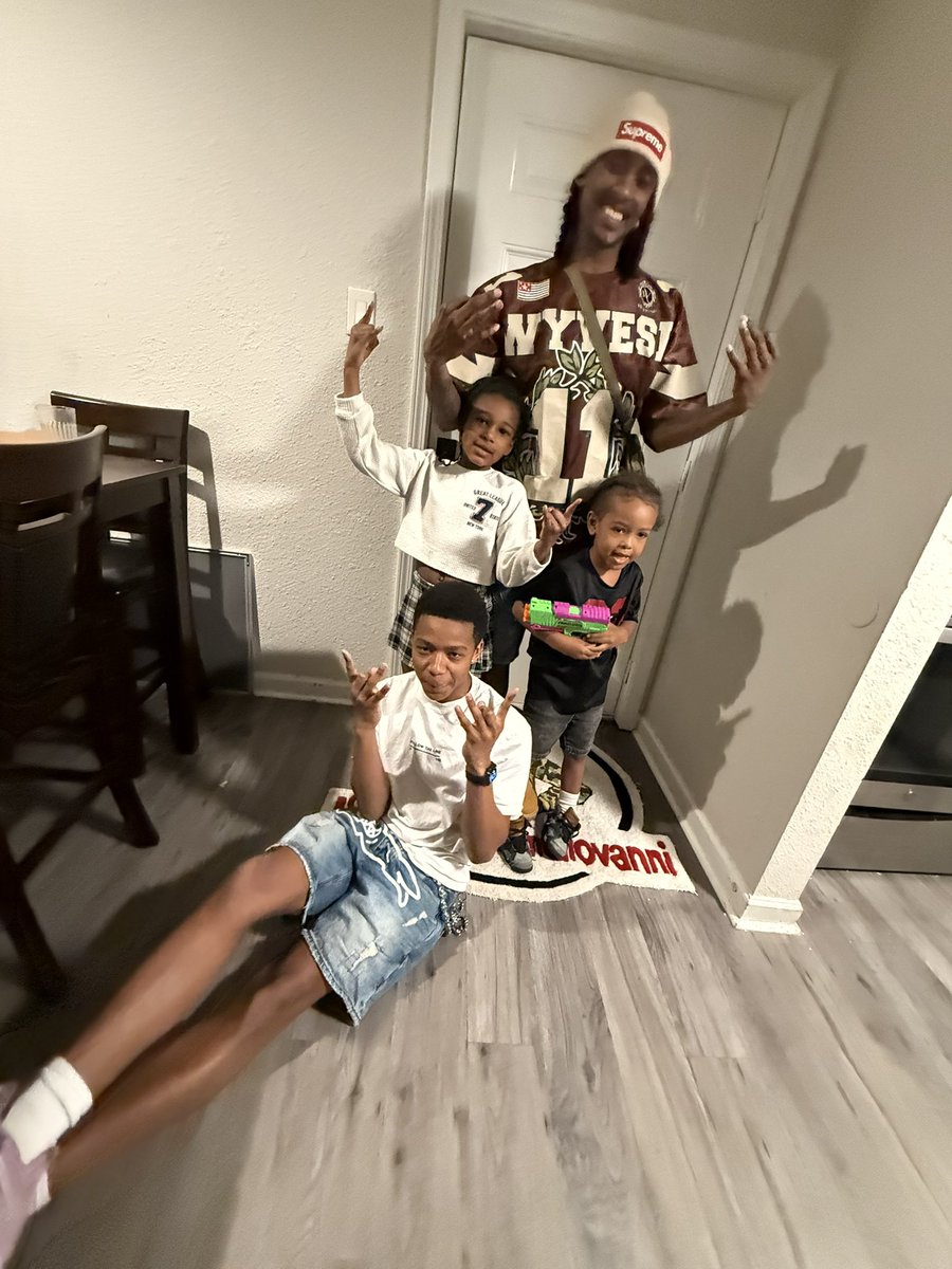 GiovanniWeary's tweet photo. What’s better then this
#FreeTrace https://t.co/eB6ro4efC1