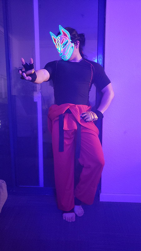 ninja__sai's tweet photo. 2/ Turns out my other partner REALLY likes it. When I came out in the  red gi dude immediately got a boner, tossed me on the bed, and mauled me  senseless.

Also wow one of my gym shirts looks almost exactly like what Ken wears  in SF5.  Fun! https://t.co/2IH6PfNKb8