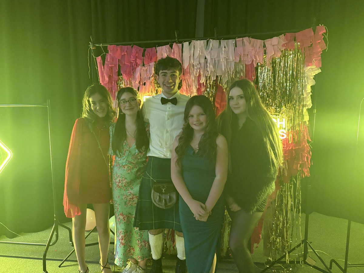The girls were SO star struck to meet Gaelic tiktoker @ Somhairle at the awards tonight! 

It was so nice of him to take the time to chat to our pupils and pose for a picture with them ❤️