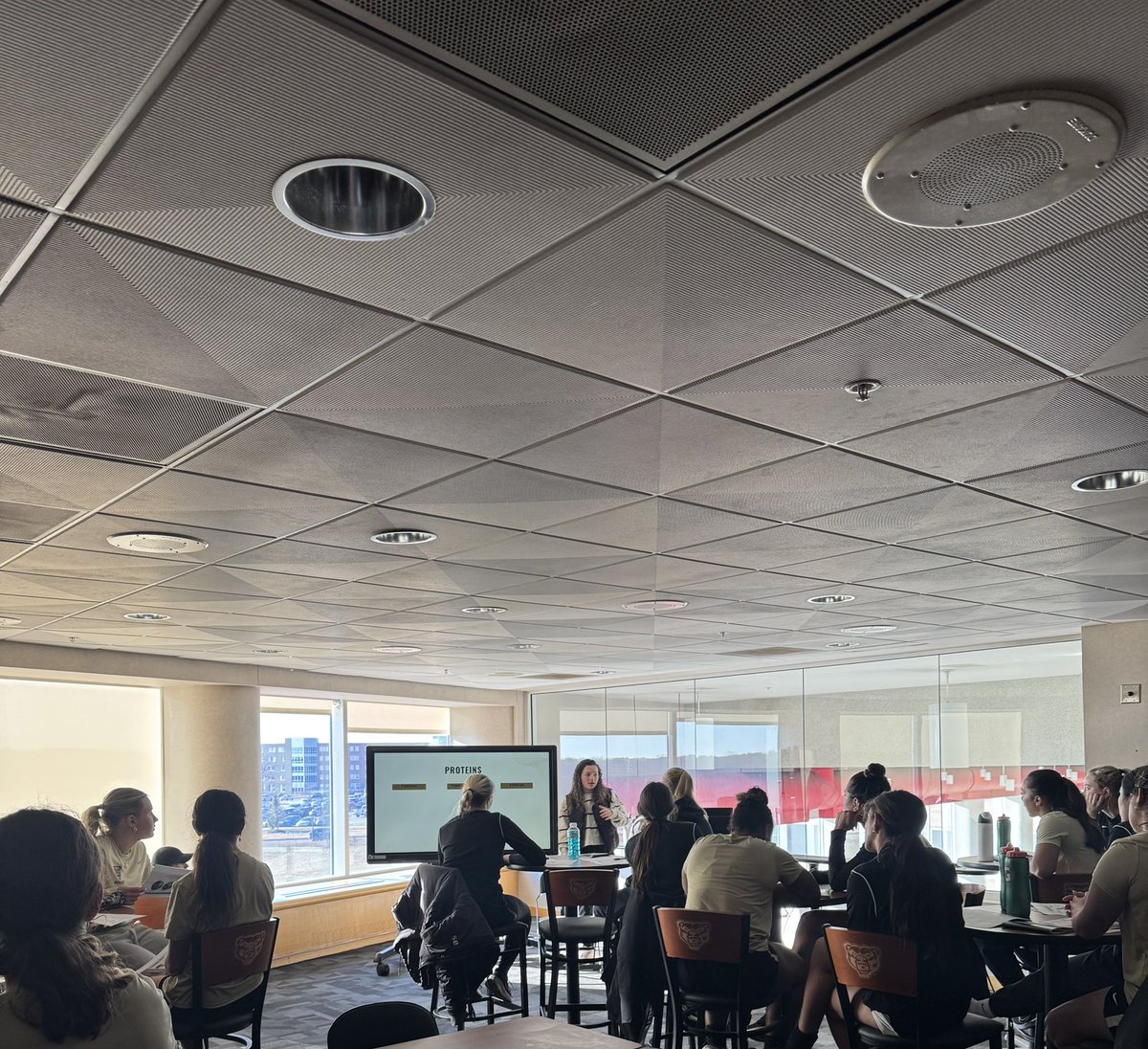 Big thanks to Madison Wyatt, our Sports Dietitian, for her nutrition presentation today! Her expertise as a former NCAA D1 player makes her insight invaluable to our student-athletes. We are grateful for her support!

#FearTheGrizz x #GRIT