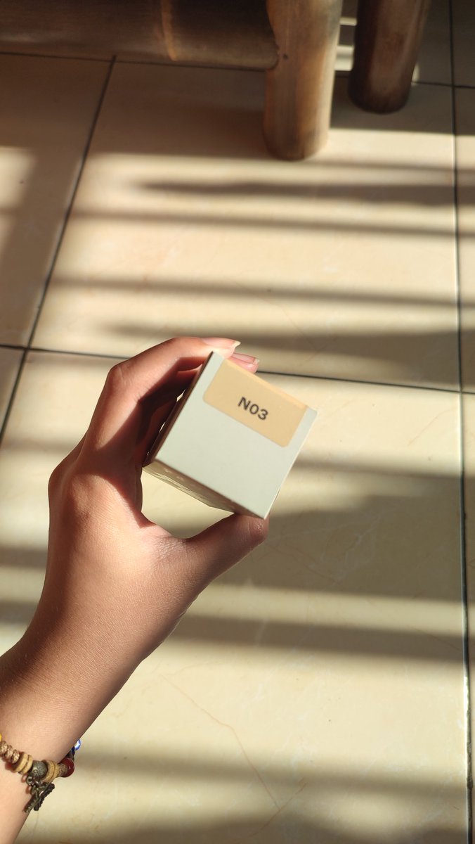 CEYANAA's tweet photo. guys ada yang mau gaa studiotropik foundcealer shade N03 sealed, 150k aja 🥹 di official storenya masih 180k. aku jual karena shade aku skrg udah lebih terang 🥹 (ini aku beli buat stock) https://t.co/r6L4JdtNcW
