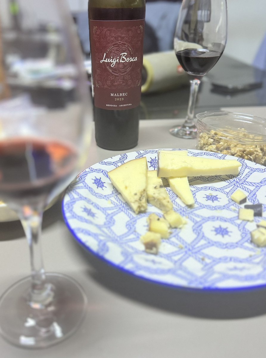 #UnDinamoEsquizo
Picadita y #EsquizoBlackEdition