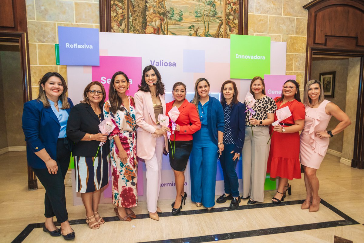 ASESUISA's tweet photo. Las mujeres que protegen sueños. 🌸 

En Asesuisa conmemoramos a nuestras asesoras, quienes con su firme compromiso y labor diario brindan confianza, seguridad y tranquilidad a cada asegurado.💙 https://t.co/Qw5V9GmvbN