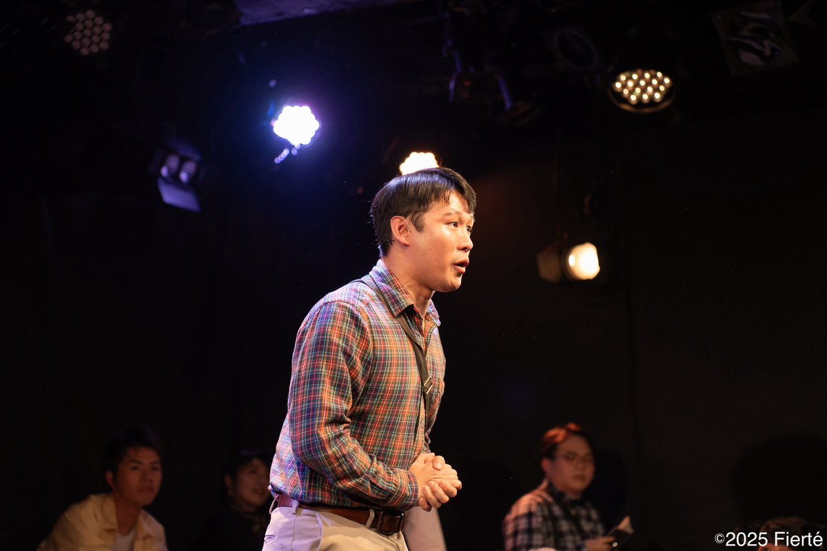 Fierte_stage's tweet photo. \ 📸本日の舞台写真📸 /

ミュージカル「THE THEORY OF RELATIVITY-相対性理論-」
#セオリラ

♩M3 猫アレルギー
猫アレルギーのポール（🍎@rikuya_sing_act 🍊@rarararaihonda ）と愛らしい個性豊かな猫ちゃんたち。

絶妙な表情の瞬間を切り取ってくださったのは、
撮影：#曽我虹輝 さん！ https://t.co/rpfuxIeg61