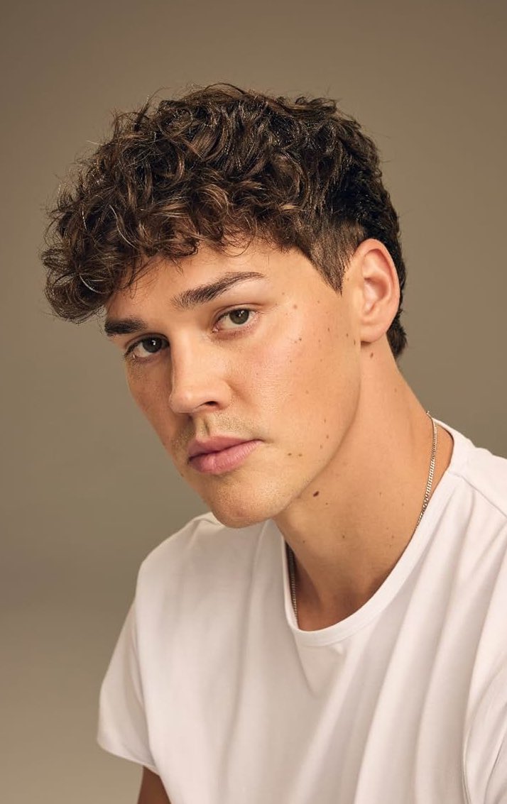 beckyboy221's tweet photo. NOAH BECK 😍 @noahbeck https://t.co/RP6LxDtjTS