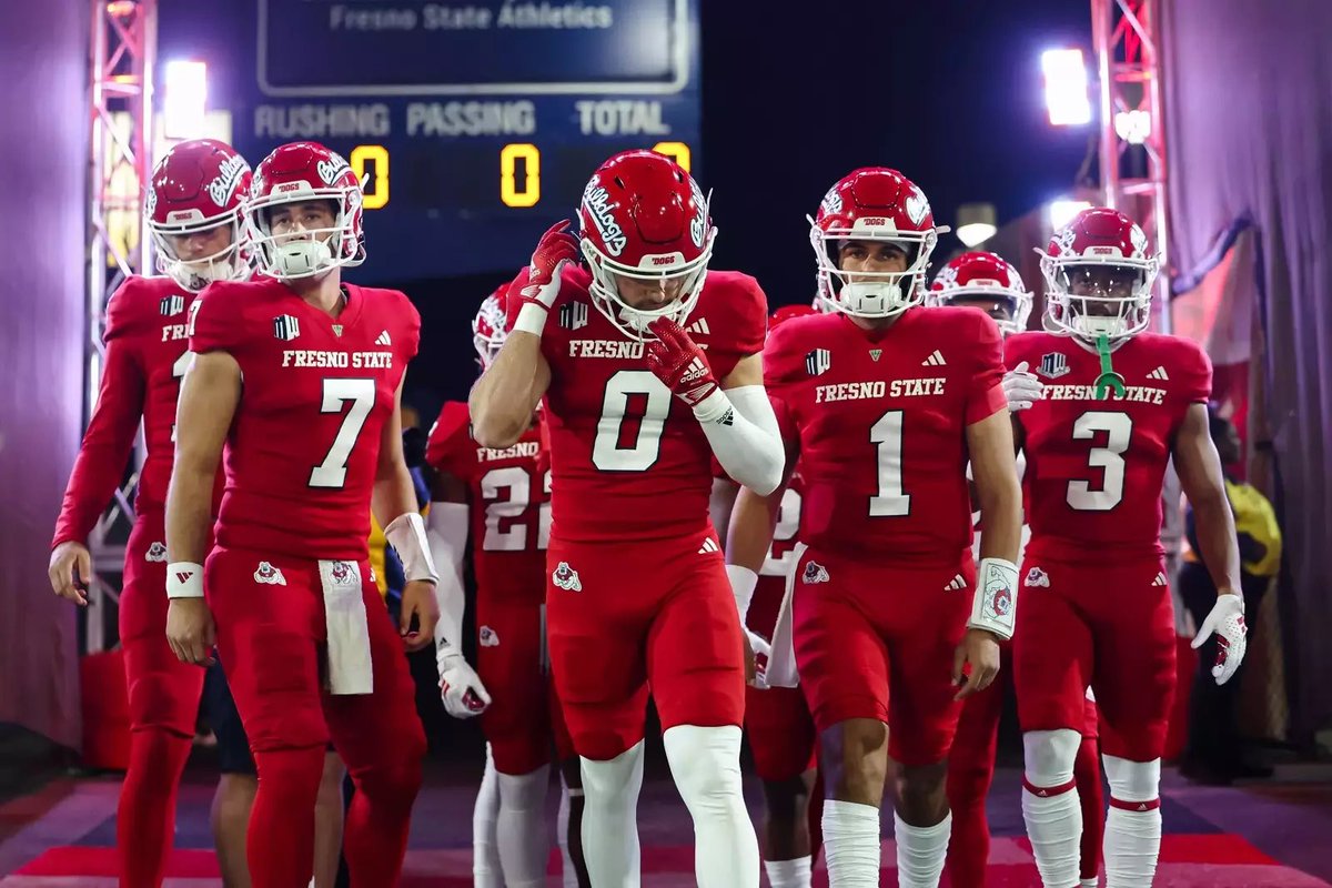 After an amazing phone call with <a href="/Coach_Entz/">Coach Matthew Entz</a> I am blessed to receive my 4th D1 Scholarship offer from Fresno State. Thank you to everyone who has always supported me! #AGTG 
<a href="/DogWiredDudes/">Fresno State FB Recruiting</a> <a href="/CoachKHensley/">Kody Hensley</a> <a href="/issaquahfb/">Issaquah Football</a> <a href="/CoachJoshuazb/">Joshua Brookshire</a> <a href="/TFordFSP/">Tracy Ford</a> <a href="/BrandonHuffman/">Brandon Huffman</a> <a href="/NickFarman55/">Nick Farman M.S.</a>