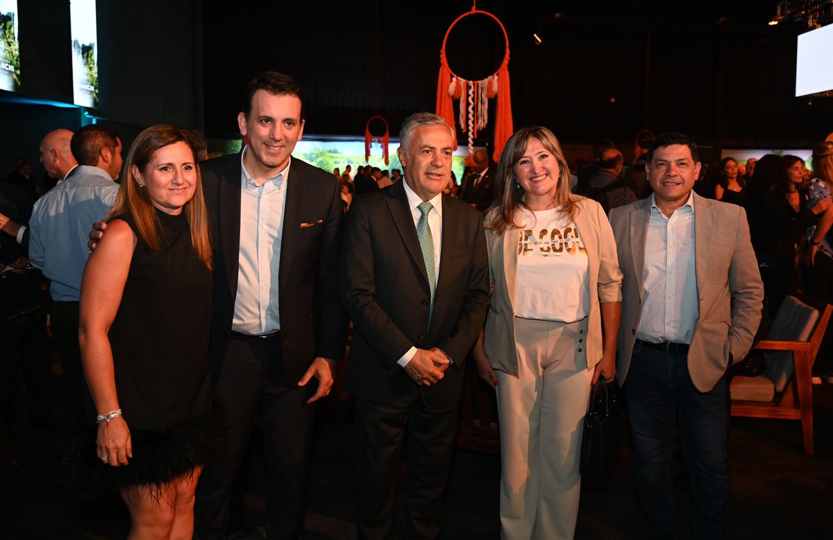 TadeoGZ's tweet photo. Previo a la Vía Blanca, disfrutamos la noche de Presentación de Reinas en el #Bustelo.

Estamos palpitando nuestra fiesta máxima! 🍇 https://t.co/45v6dRh0on