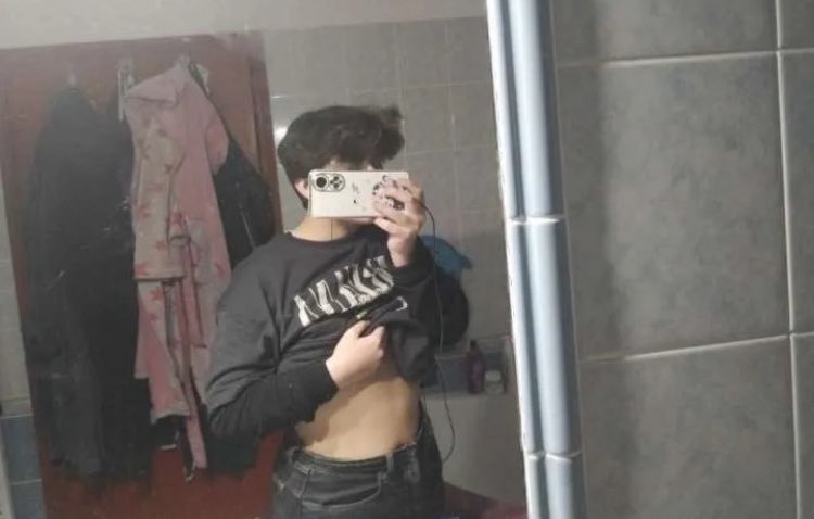 cwutting4Himm's tweet photo. @chishiyawoof @Papajak213 @EepierKoto #FridayVibes #finally16 #16thbirthday #1yearafteraquinceñera #bmi30 #overweight #shedtwt https://t.co/CXErdKmneX