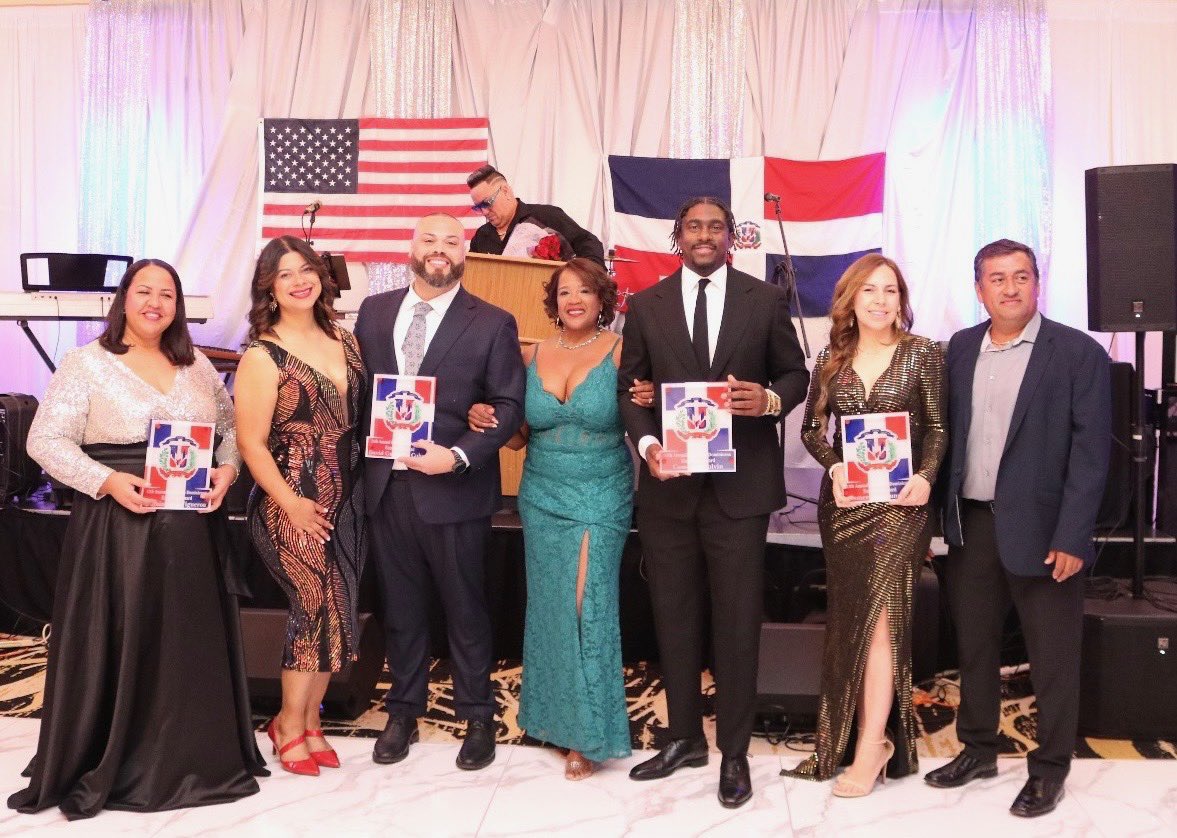 DrCamColvin's tweet photo. Had a busy February: An incredibly special evening at the 13th annual Gala Dominicana. Heartfelt thanks to Padres Unidos , The Hispanic Liberty Alliance for recognizing our 20 years of community philanthropy. The Colvin Family Foundation, fueled by LSC. https://t.co/wg5pJ29B8y