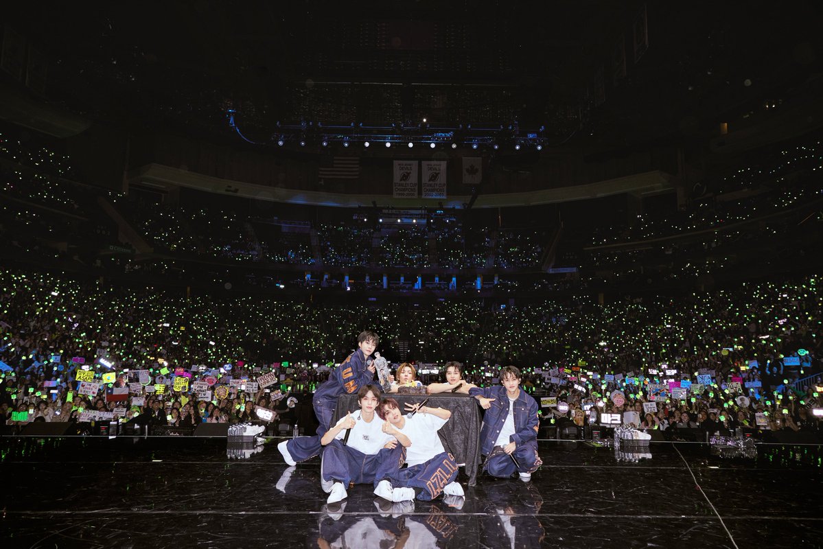 After an unforgettable day celebrating our 100th concert, we gathered with the Newark 시즈니 for a special photo. Their energy, love, and unwavering support made this milestone even more meaningful.