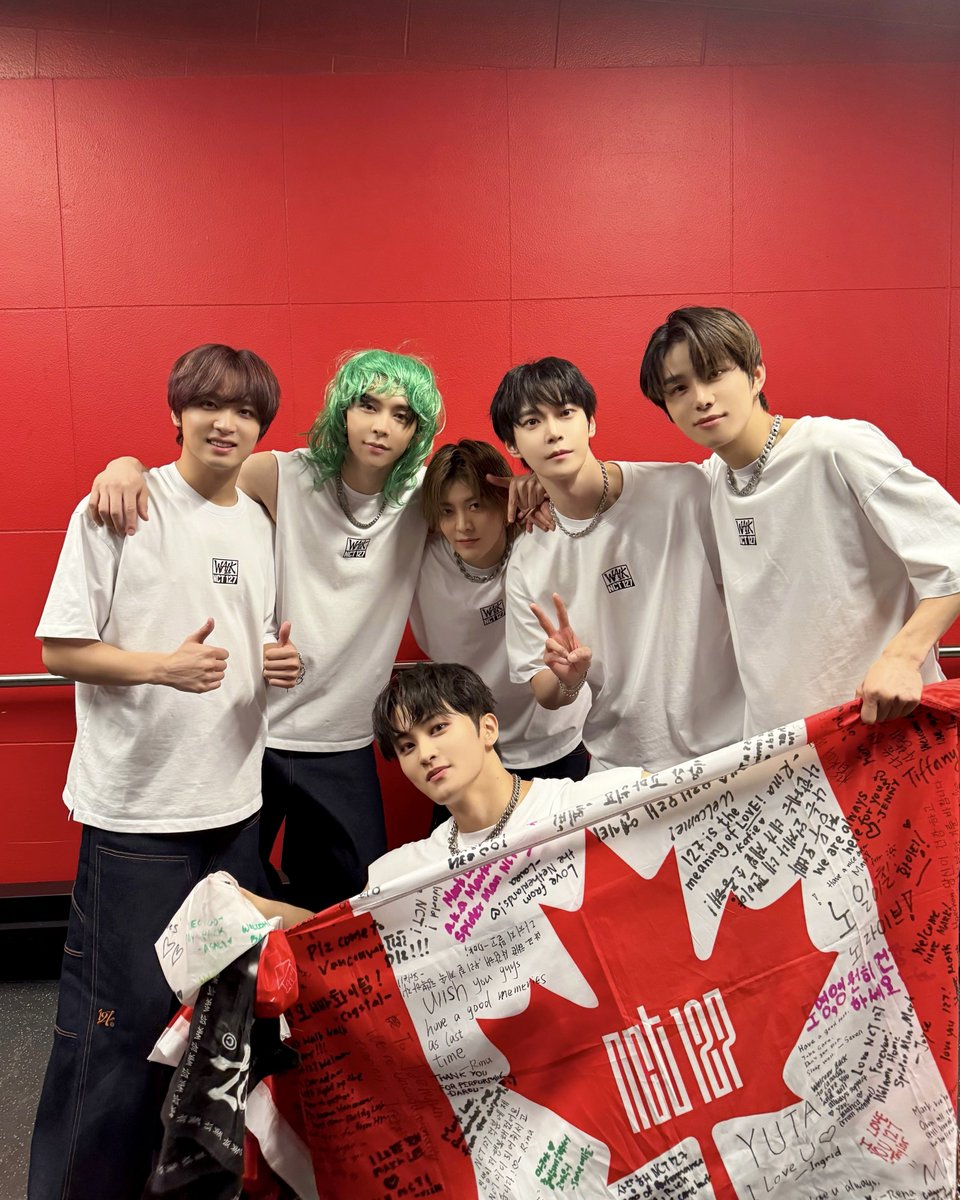 Toronto, thank you soooo much. Thank you to everyone who came and supported and enjoyed the show. I feel really really grateful guys. 응원해준 모든 시즈니 고마워요ㅠㅠ! Canada 시즈니 we love you 💚