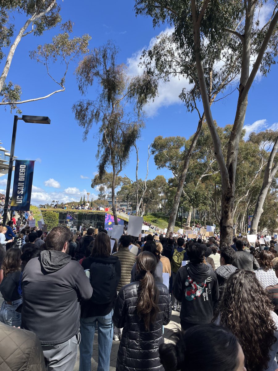 Great turnout in SD for
#StandUpForScience #StandUpForScience2025