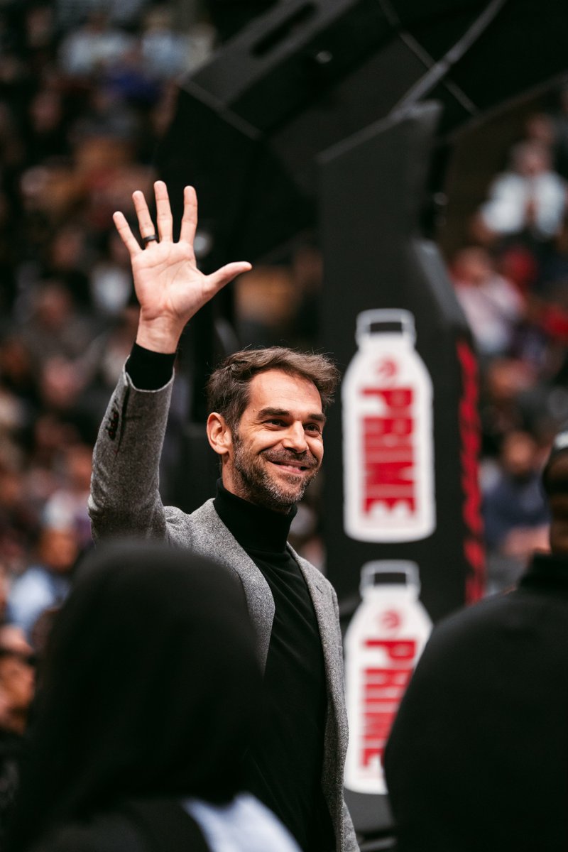 Raptors's tweet image. Got family in the building tonight, @JmCalderon 💜