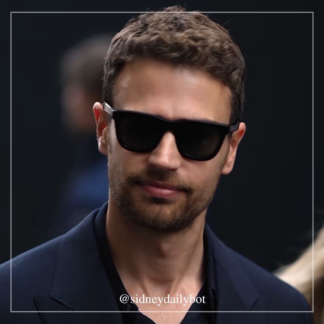 SidneyDailyBot's tweet image. Walking into the weekend like.....

#TheoJames #SidlotteForever #TGIFridayNight
