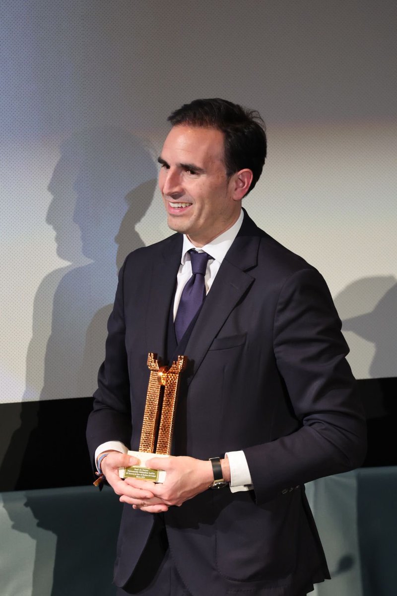 GuzmanGomezMdC's tweet image. 🎦 Arranca la @FestivalCineMed y lo hacemos entregando el #Roel de honor al magistral Fernando Méndez Leite. Presidente de la @Academiadecine 

#MedinaDelCampo se viste de #Cine 

#Bienvenidos #Cultura @AyuntamientoMDC