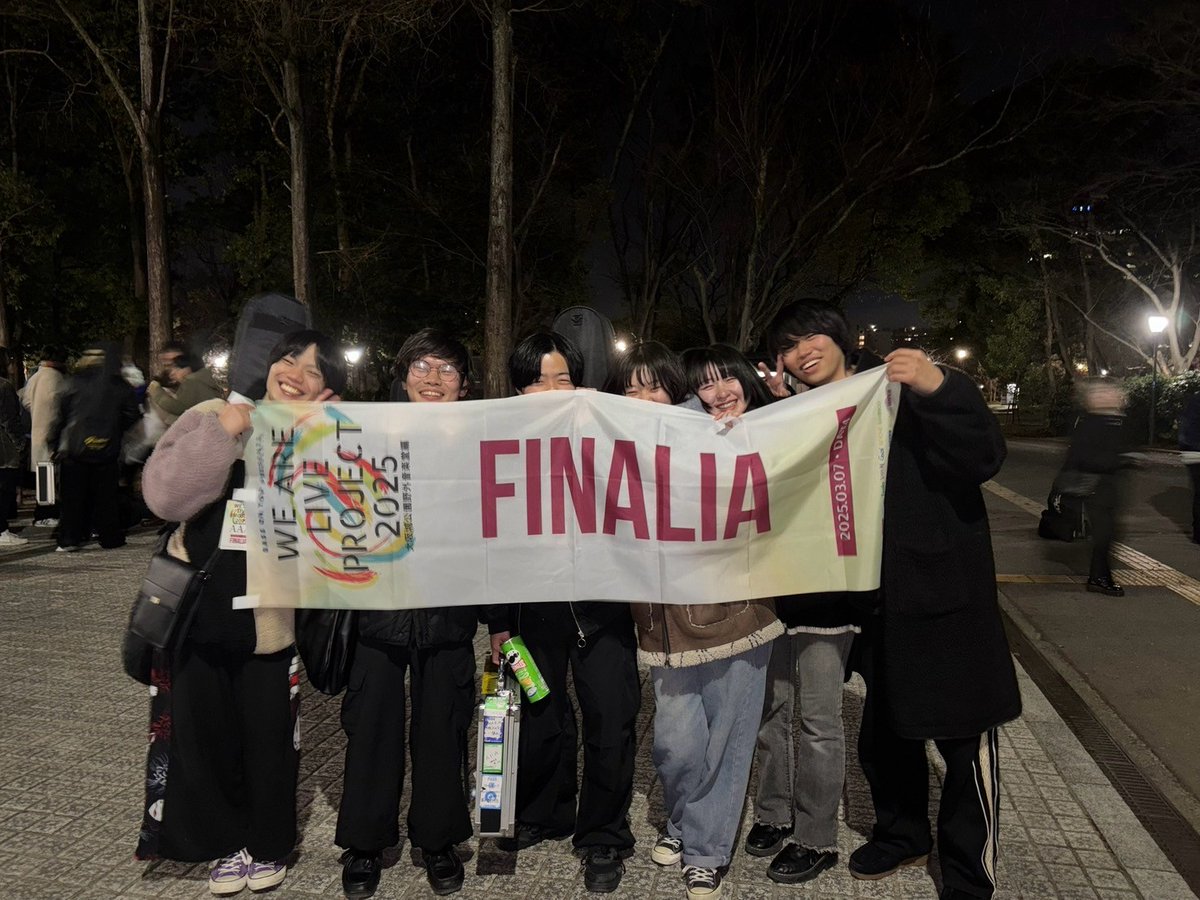 Piichan1345's tweet photo. 野音、FinAlia
自分の『好き』『楽しい』を全力で追いかけ続けるメンバーの姿に元気をもらってばかりで、そんな彼ら彼女らの中に混ぜていただけたこと、本当に嬉しくて、最高に楽しかった
ありがとうなんて言葉では足りないくらい、感謝しています
まだまだ音楽演るぞー！！ https://t.co/noPMfT1j3b