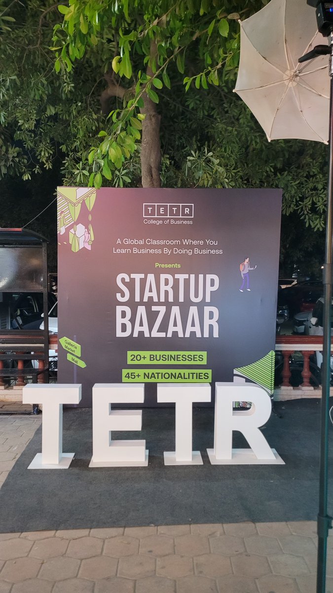 AARK_co's tweet photo. Hey Everyone! Well, we aren't just sitting trying to build up AARK, we really like to go out there and meet great individuals and listen to their interesting ideas, here's a sneak peek of us at TETR College of Business, met some amazing people from Luami. 
#BuildingTheFuture https://t.co/kFeb3L7oKy