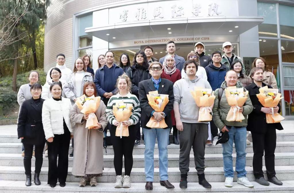 abdalian4ever's tweet photo. A warm welcome of gracious #Chinese hospitality at the orientation day for foreign teachers. At Boya International College of #Chongqing institute for foreign affairs, #CIFS, #China. 🇨🇳 https://t.co/TH91Jjhpq2