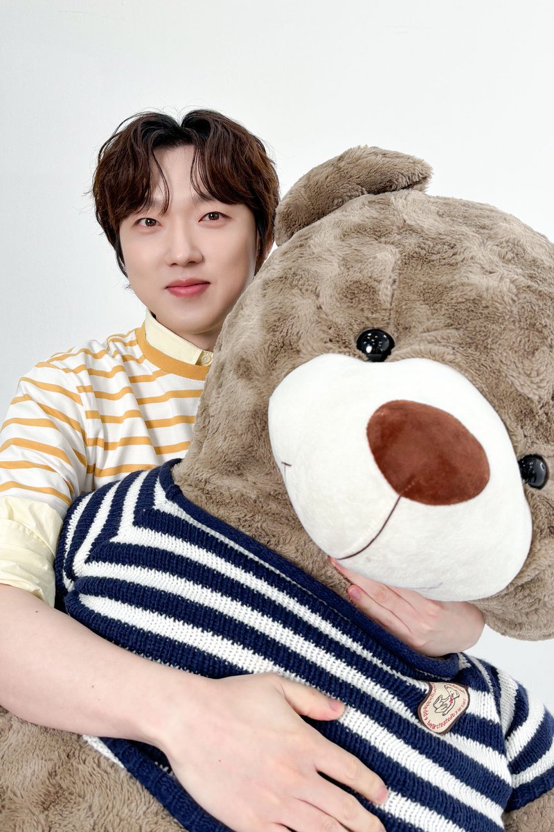 official_fore's tweet image. [🎂]

마, 생일인데 하드털이 드가자😎
#KANGHYUNGHO 

#하늘에서_별이_내려온날_880308 
#강형호_오늘_최고로_행복해 
#포레스텔라 #Forestella