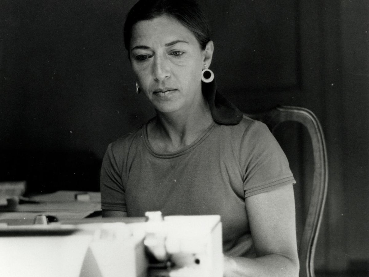 #DieErstenihrerArt im #WomensHistoryMonth :
"Women belong in all places where decisions are being made“, so Ruth Bader Ginsburg und sie wurde nie müde, genau dafür zu kämpfen.