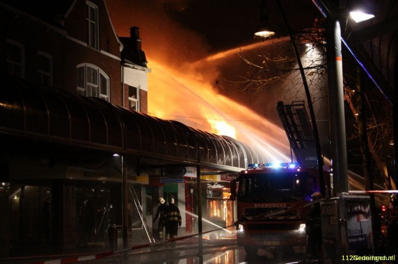 Hans Nieuwenhuijse (@gm_hans) on Twitter photo Op 8 maart 2010 ontstaat brand in een winkel in Veendam. Tijdens de bestrijding van de brand komt de 44 jarige brandweercollega Wiebe de Vries om het leven wanneer hij wordt bedolven door een omvallende muur. Eén andere collega raakt gewond. #brandweer 
brandweermaninnood.be/UserFiles/file… Op 8 maart 2010 ontstaat brand in een winkel in Veendam. Tijdens de bestrijding van de brand komt de 44 jarige brandweercollega Wiebe de Vries om het leven wanneer hij wordt bedolven door een omvallende muur. Eén andere collega raakt gewond. #brandweer 
brandweermaninnood.be/UserFiles/file…