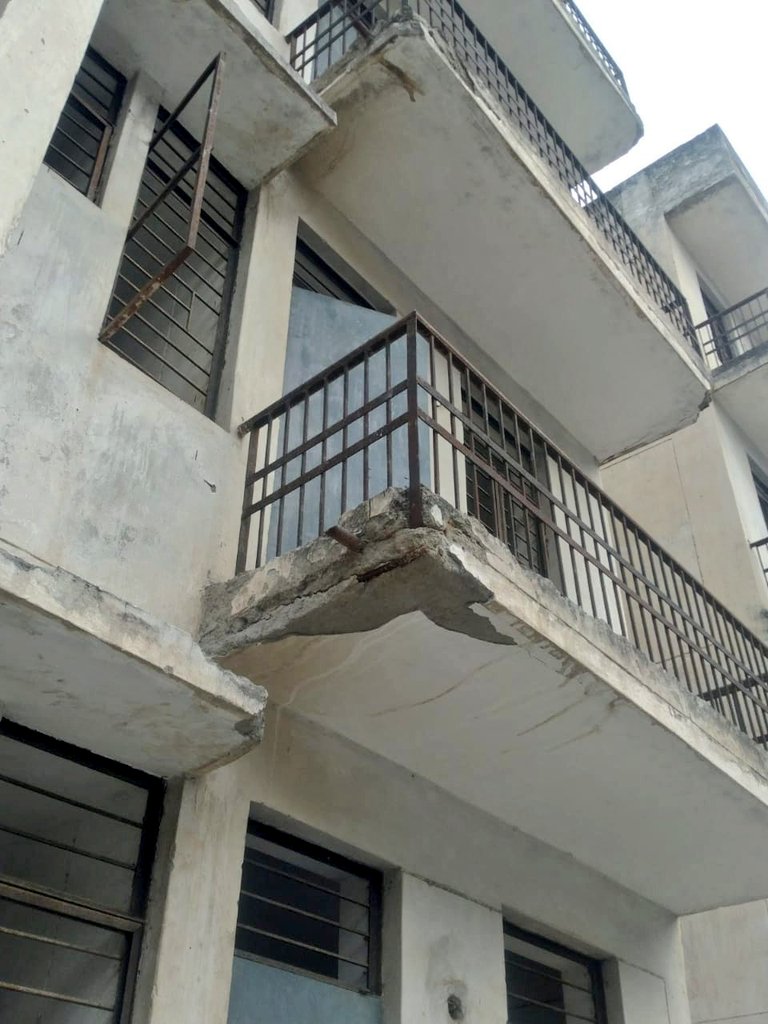 prchandna's tweet photo. @noida_authority @nisharai_ggc @RISENOIDA @beniwalgs @GSB84158560 @cfonoida @fireserviceup @ChiefSecyUP @Secretary_MoHUA @IIDGoUP @FONAA_GBN @CP_Noida @rashmip1 @DineshSAmethi @swatiagrwlsingh @ColonelPChandra @GarimaTri20 @jan_jagran @Salaria_Shikha1 @RanjanTomar @CeoNoida @myogiadityanath @InduPrakashPCS @rituias2003 @Joginde54161227 @cjain9 @777Gautam @3CLPFBA @Namitaangelite @iamIM16275 @PJP_2013 @BJP4UP @NavbharatTimes @NandiGuptaBJP @lalclicks @TOINoida @dmgbnagar @noidapolice @DCP_Noida @DCPCentralNoida @ADCPNoida @NDRFHQ @dgpup @homeupgov @CMOfficeUP @aajkanoida @aajtak @abhishek_nefowa Re-iterated that your response is unscientific w/o substantiating. It be noted that as per @IndianStandards life of RCC is around >90 years. But this building constructed by @noida_authority has gone dilapidated to this level in <15 years.#BadWorkmanship. Waiting for fatality. https://t.co/5YHwm9DWzL