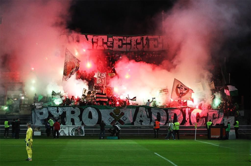 PyroFumigene's tweet photo. Liberté pour les Ultras! 

#BL99 #MF91 #GA92 https://t.co/QGRuITc21p