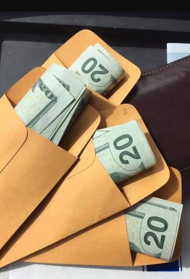 A partir de hoy decreto a abundancia y dinero para mí y mi familia❤️‍🩹✨